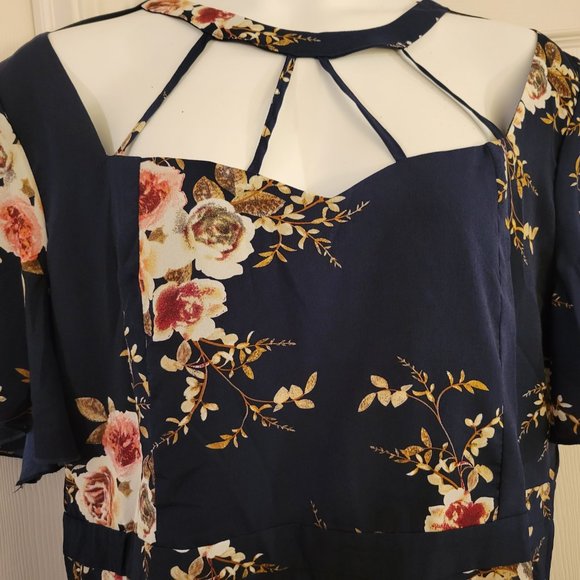 Plus Size Shein Top in Navy and Yellow both 4X - Picture 6 of 8